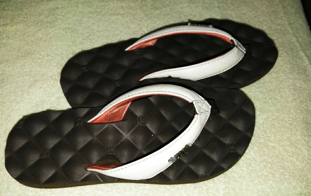 Little girls REEF flip flops size 4